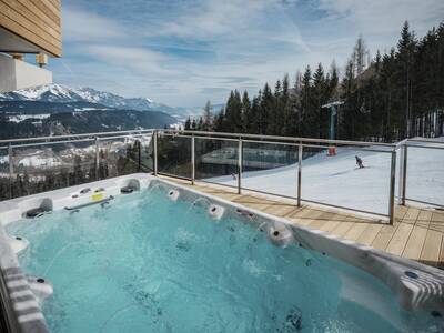 Chalet met whirlpool op de veranda op Alps Resorts Alpenchalets Reiteralm