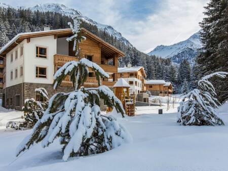 appartementengebouwen in de sneeuw op Landal Alpine Lodge Lenzerheide