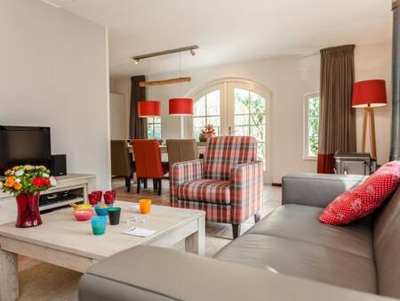 Moderne woonkamer van een vakantiehuis op vakantiepark Landal Het Land van Bartje