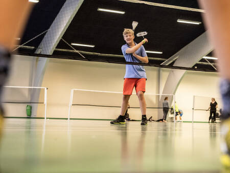 Badmintonnen op de indoor badmintonbaan op Landal Vakantiepark Rønbjerg