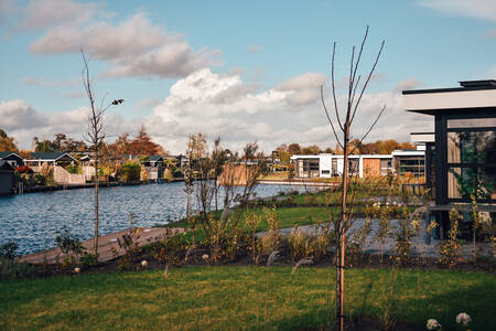 Vakantiehuizen met privé steiger aan een kanaal op MarinaPark Residentie Nieuw Loosdrecht