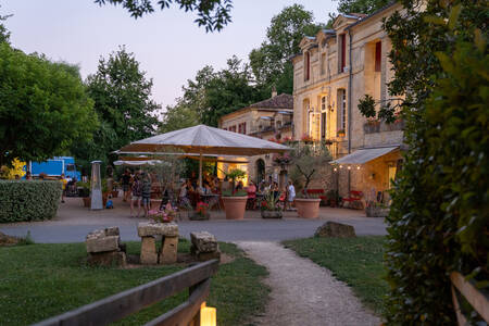 Terras van het restaurant van vakantiepark RCN Le Moulin de la Pique
