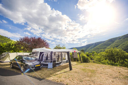 Een kampeerplaats met prachtig uitzicht op vakantiepark RCN Val de Cantobre